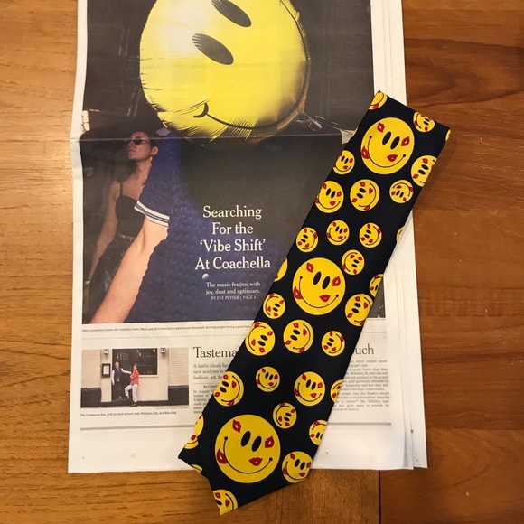 Brand: Deborah handmade Smiley Face Tie made in Korea 100% Polyester - Picture 2 of 10